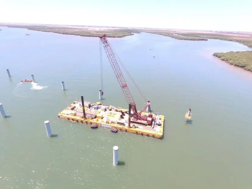 Floating crane from bird's-eye view