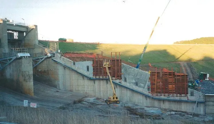 Building the wall of dam